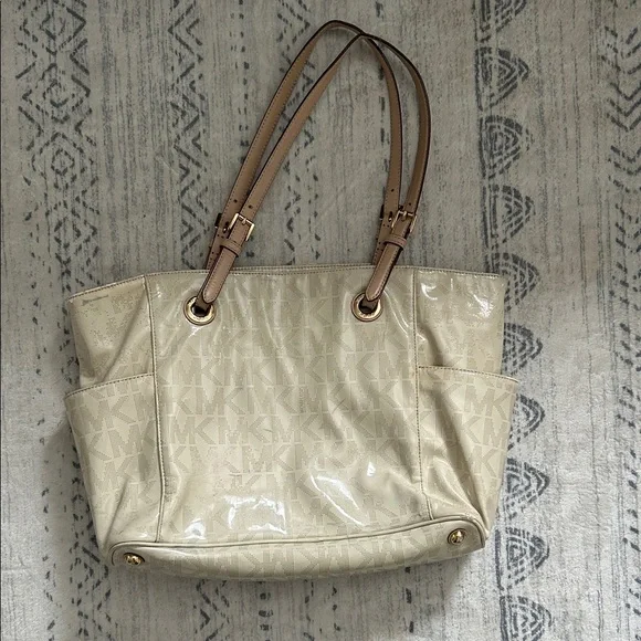 Michael Kors Cream Tote Bag has some wear as shown on pictures! - Picture 2 of 9